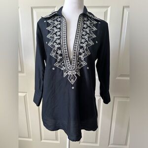 Talbots Embroidered Tunic Top, deep V Neck, 3/4 sleeves, navy, size 10P